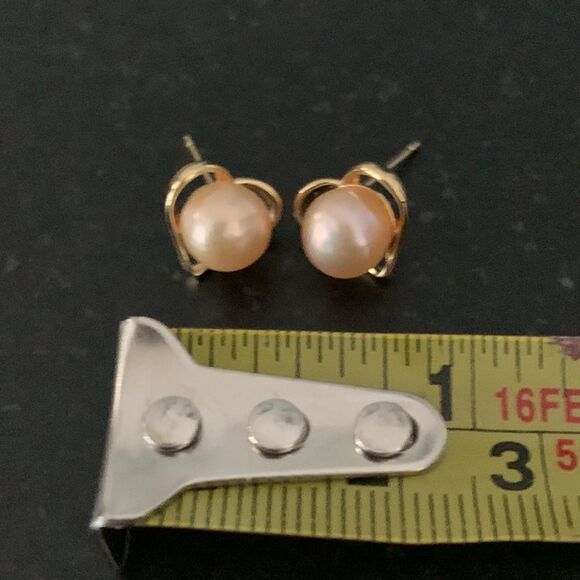 Pink Freshwater Pearl Stud Earrings in 18k Gold Plated Heart Setting - Picture 6 of 8
